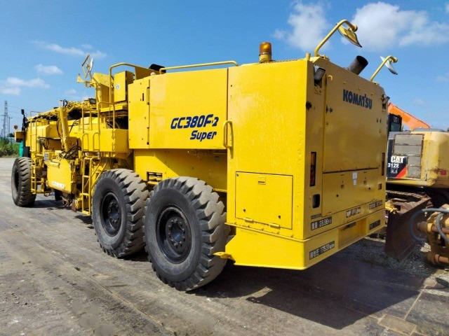 KOMATSU GC380F-2 - Cold planer: picture 2 KOMATSU GC380F-2 - Cold planer: picture 2
