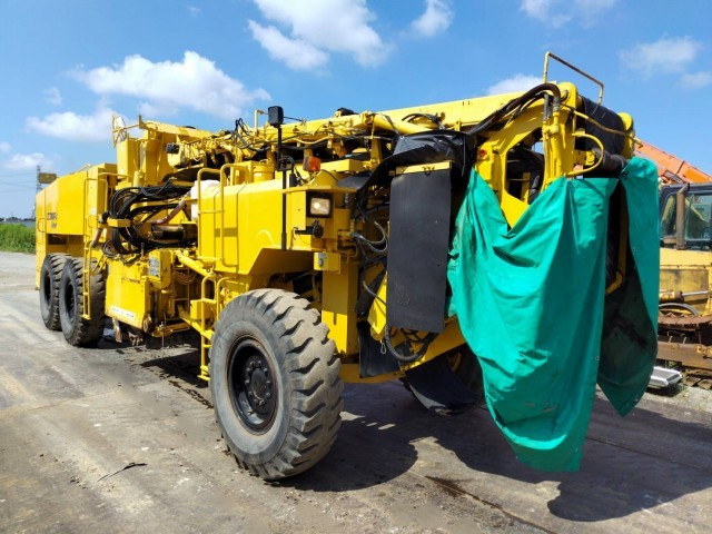 KOMATSU GC380F-2 - Cold planer: picture 4 KOMATSU GC380F-2 - Cold planer: picture 4