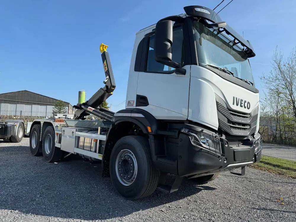 Iveco AD300T48 HYVALIFT 20 TONS*pare-choc hydraulique - Hook lift truck: picture 2 Iveco AD300T48 HYVALIFT 20 TONS*pare-choc hydraulique - Hook lift truck: picture 2