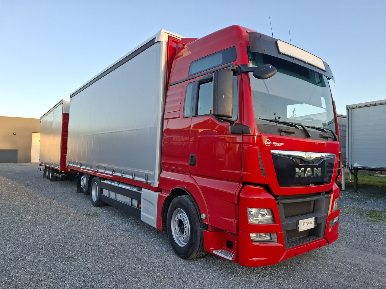 MAN TGX 26.440 E6 + SCHMITZ - Curtain side truck: picture 4 MAN TGX 26.440 E6 + SCHMITZ - Curtain side truck: picture 4