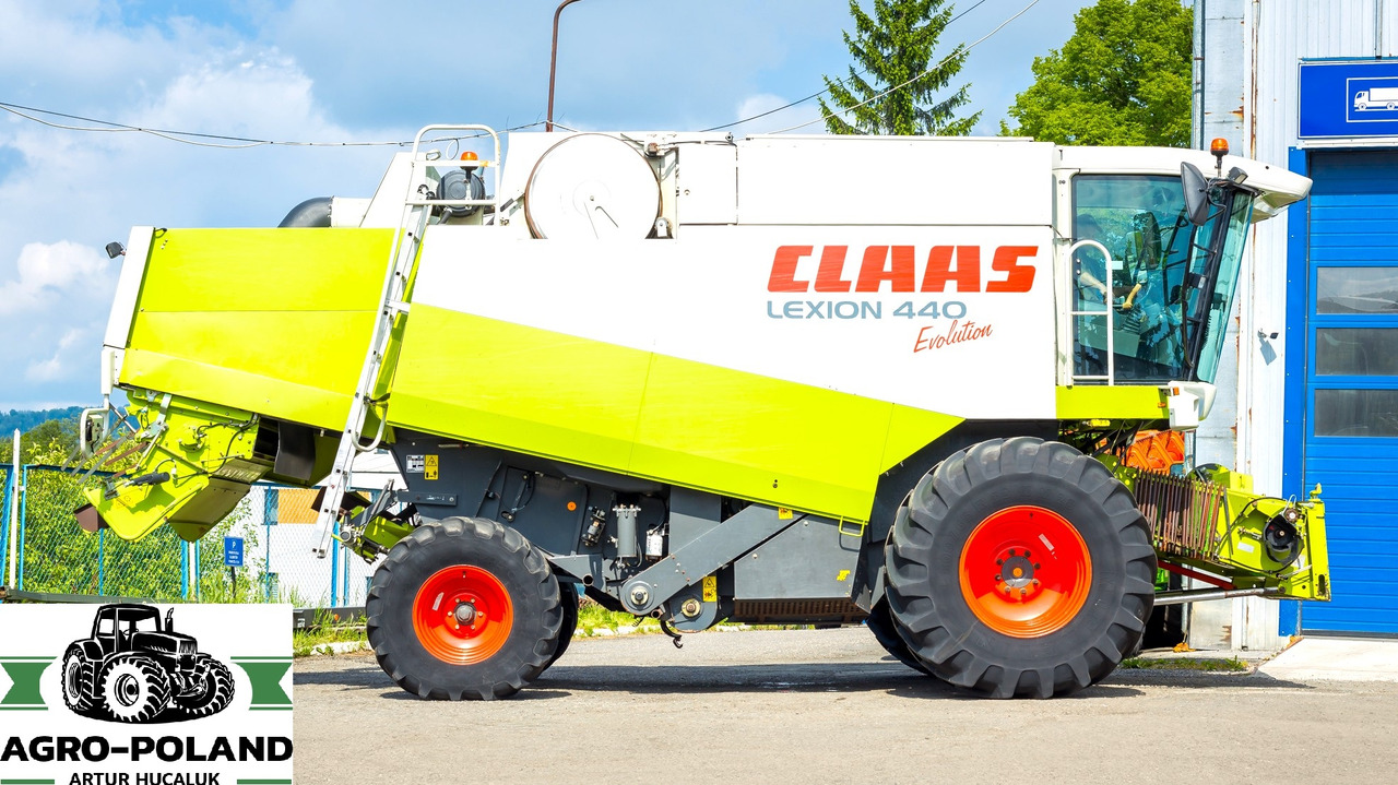 CLAAS LEXION 440 EVOLUTION - 2003 ROK + CLAAS C 540 SKŁADANY - 2007 ROK - Combine harvester: picture 4 CLAAS LEXION 440 EVOLUTION - 2003 ROK + CLAAS C 540 SKŁADANY - 2007 ROK - Combine harvester: picture 4