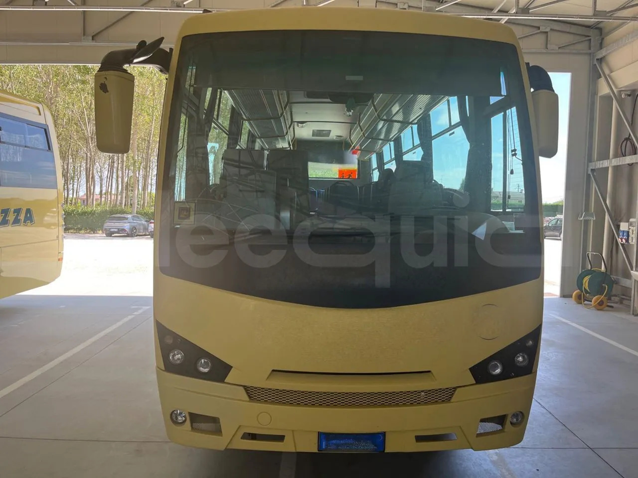 Isuzu Turquoise/Sb - School bus: picture 2 Isuzu Turquoise/Sb - School bus: picture 2