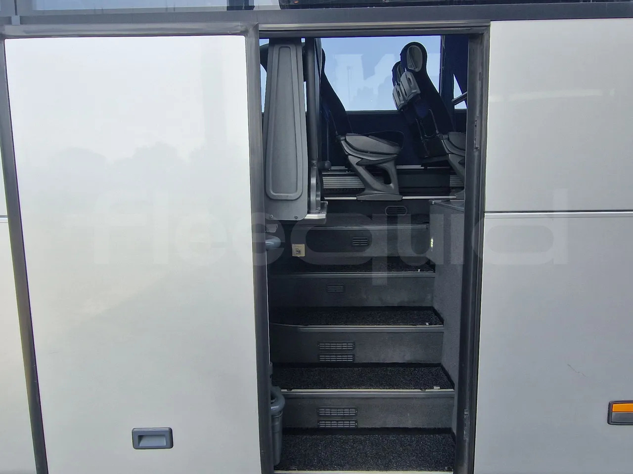 Coach Mercedes-Benz Tourismo: picture 16 Coach Mercedes-Benz Tourismo: picture 16