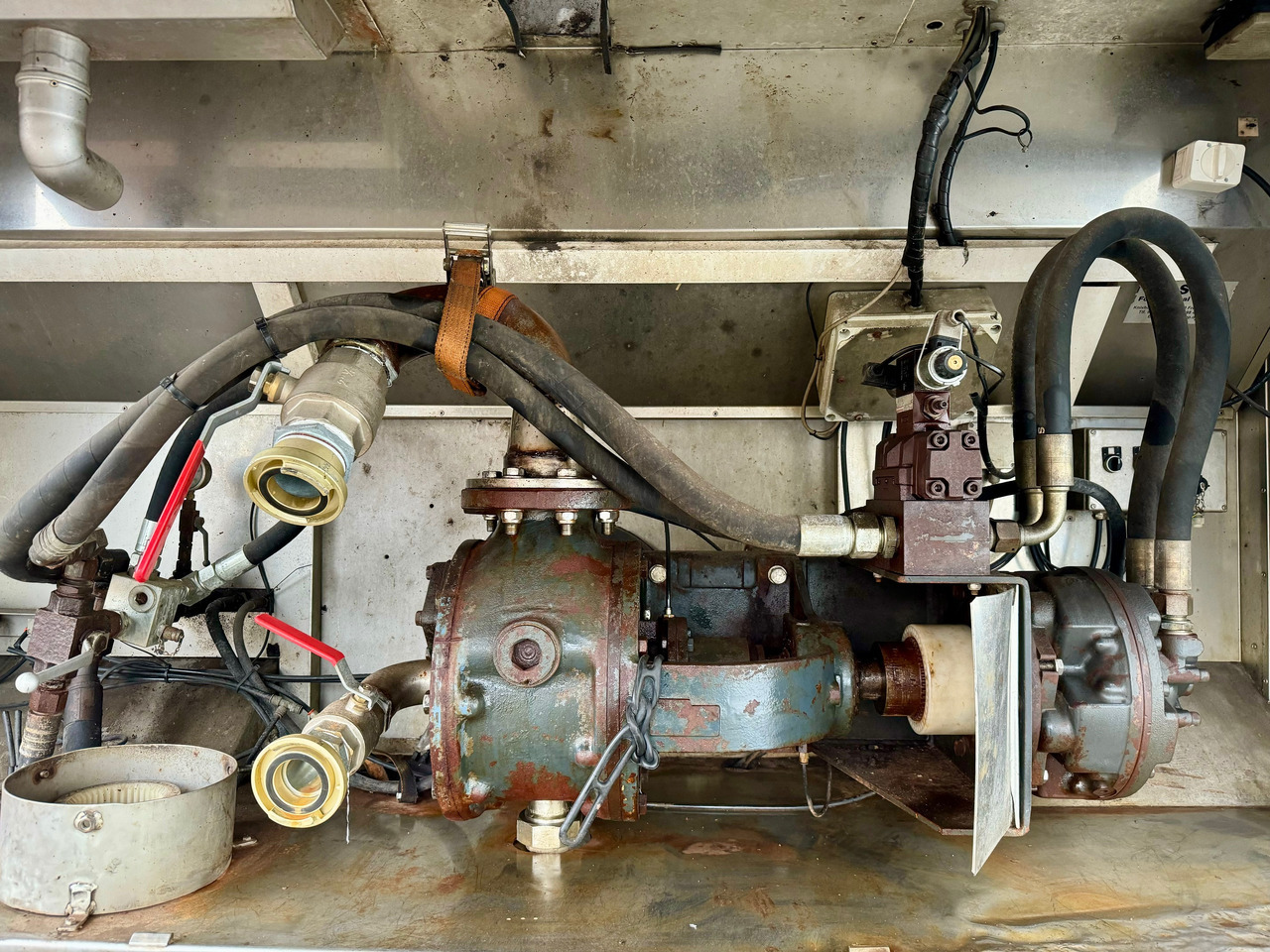 MAN TGS 35.480 8X4-2 TRIDEM Wasser-Tank - Tanker truck: picture 4 MAN TGS 35.480 8X4-2 TRIDEM Wasser-Tank - Tanker truck: picture 4