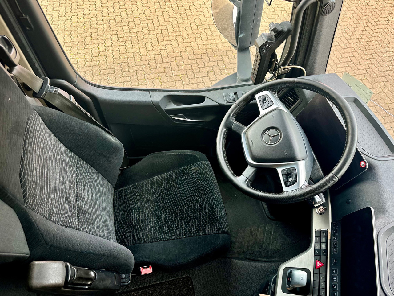 Hook lift truck for transportation of containers MERCEDES-BENZ Arocs 3553 4 Achsen Tridem: picture 19 Hook lift truck for transportation of containers MERCEDES-BENZ Arocs 3553 4 Achsen Tridem: picture 19