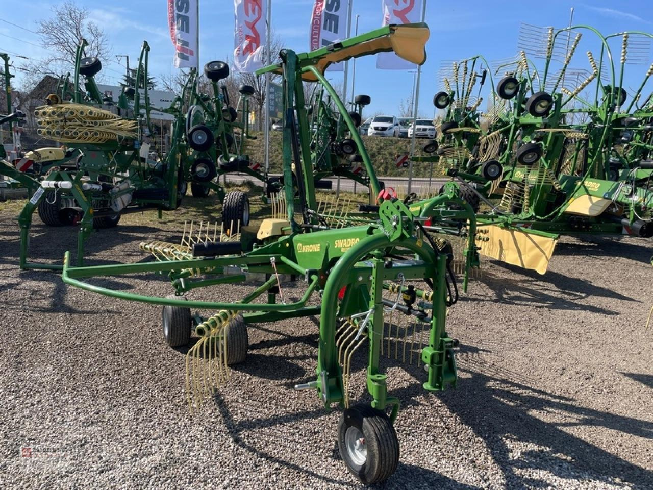 Krone SWADRO S 380 HIGLAND - Tedder/ Rake: picture 1 Krone SWADRO S 380 HIGLAND - Tedder/ Rake: picture 1