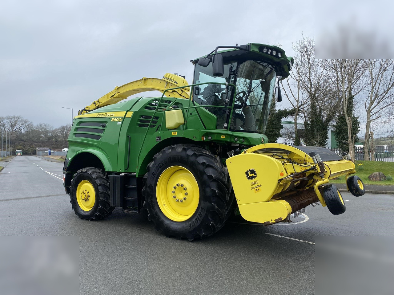 2020 JOHN DEERE 8600 - Forage harvester: picture 2 2020 JOHN DEERE 8600 - Forage harvester: picture 2