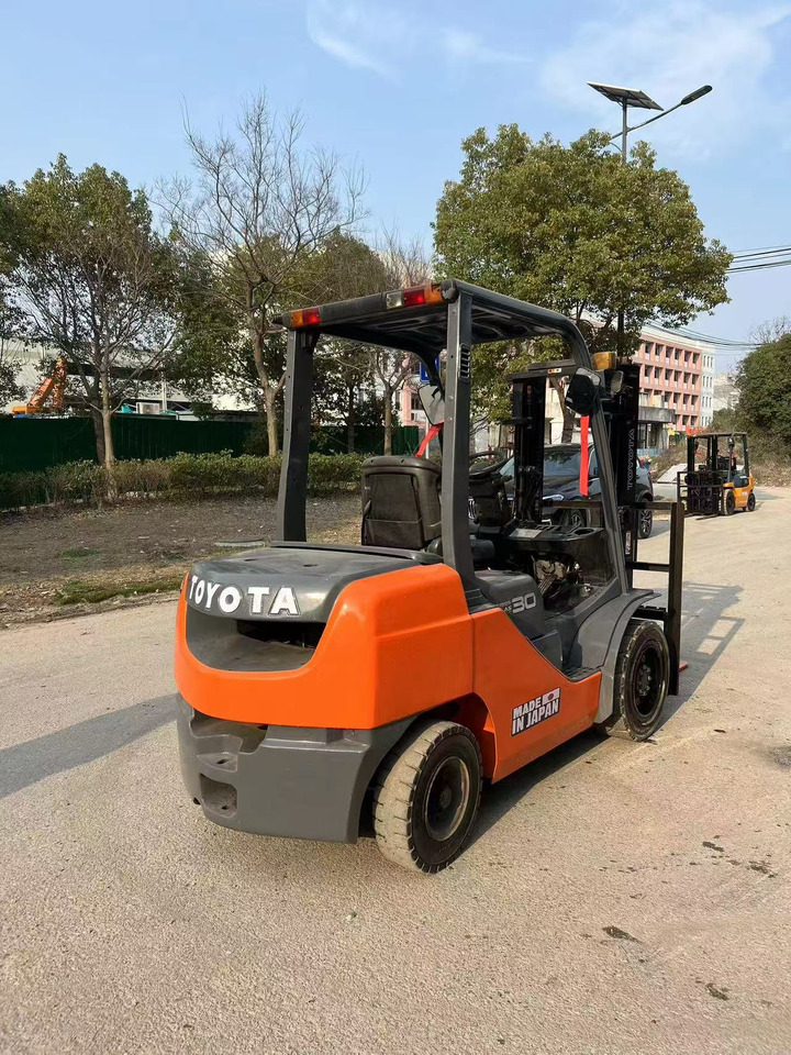 TOYOTA 3 ton 8F used japan brand diesel forklift - Diesel forklift: picture 4 TOYOTA 3 ton 8F used japan brand diesel forklift - Diesel forklift: picture 4