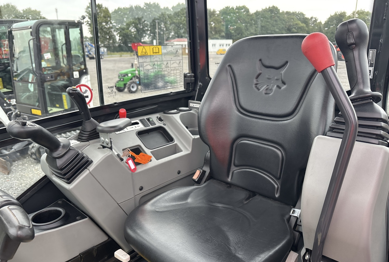 Mini excavator BOBCAT E26: picture 8