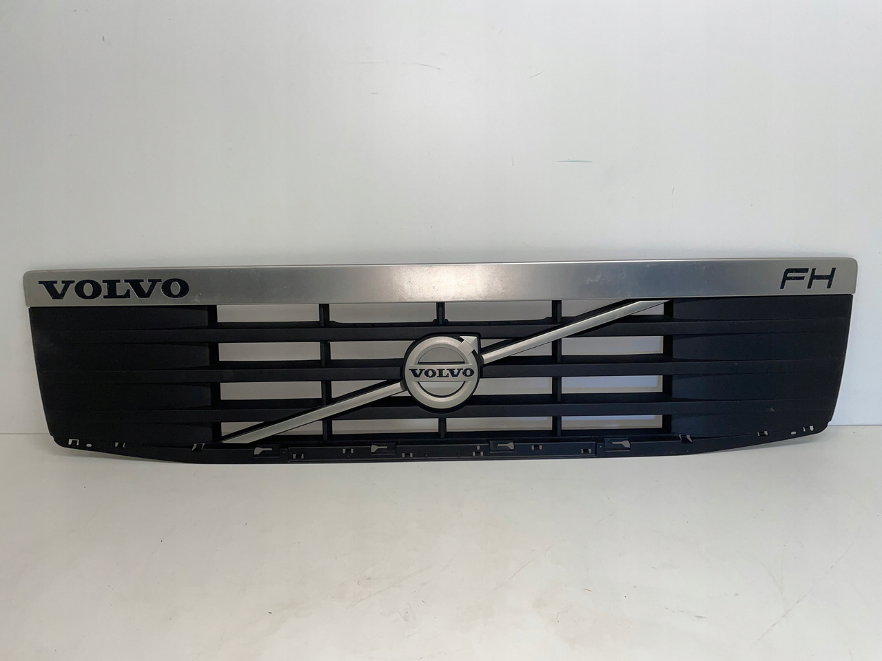 GRILL MASKI ATRAPA VOLVO FH13 FH 13 82255255 - Hood for Truck: picture 1 GRILL MASKI ATRAPA VOLVO FH13 FH 13 82255255 - Hood for Truck: picture 1