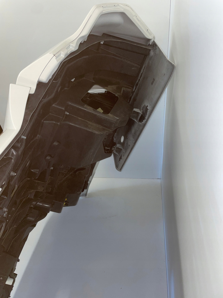 KOMPLETNY ZDERZAK MAN TG3 TGX3 TGX 3 ORYGINALNY KOLOR RAL 9010 - Bumper for Truck: picture 4 KOMPLETNY ZDERZAK MAN TG3 TGX3 TGX 3 ORYGINALNY KOLOR RAL 9010 - Bumper for Truck: picture 4