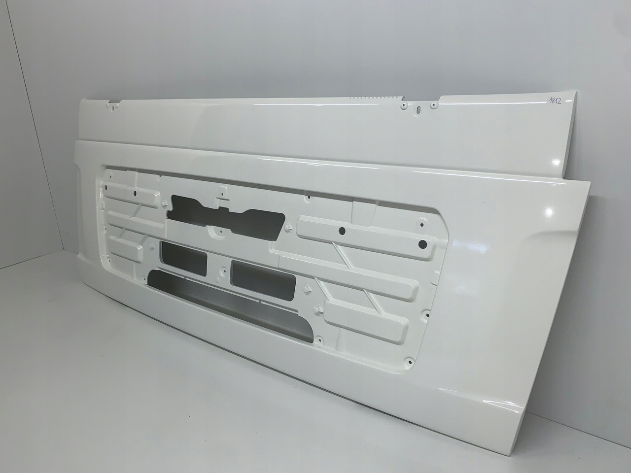 MASKA ATRAPA GRILL MAN TGL TGM NR 1812 - Hood for Truck: picture 2 MASKA ATRAPA GRILL MAN TGL TGM NR 1812 - Hood for Truck: picture 2