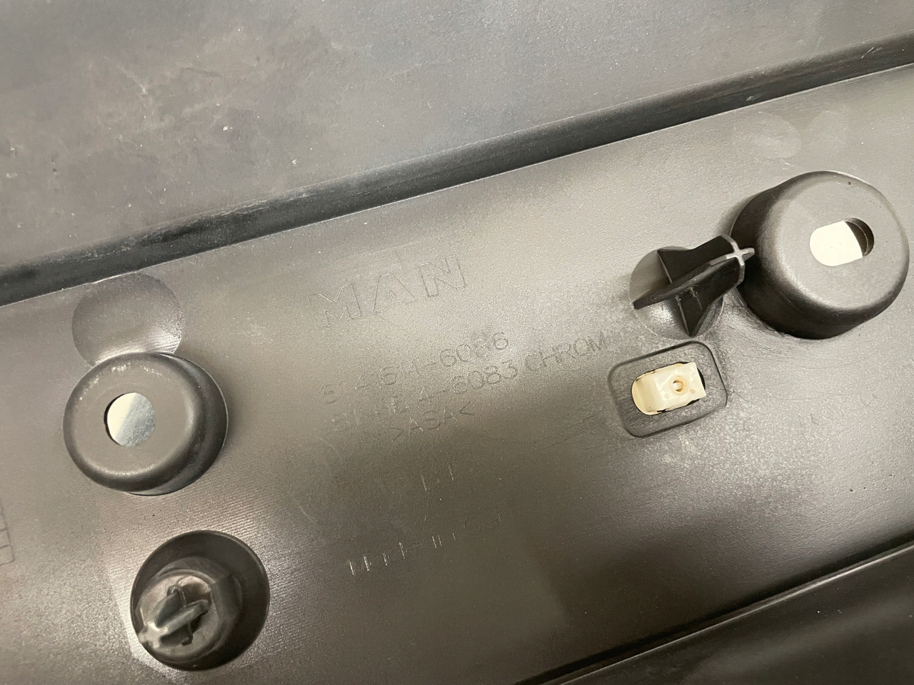 ŚRODKOWY GRILL CHROM ZDERZAKA MAN TGS TG3 TGS 3 ATRAPA 81416146086 - Footstep: picture 5 ŚRODKOWY GRILL CHROM ZDERZAKA MAN TGS TG3 TGS 3 ATRAPA 81416146086 - Footstep: picture 5