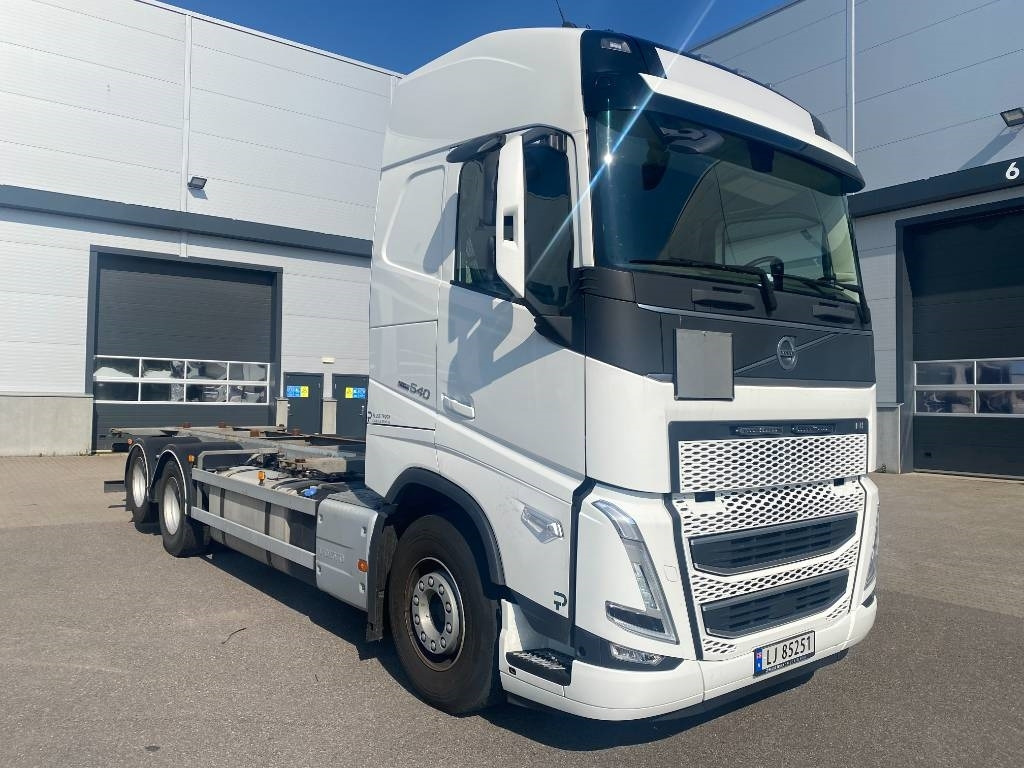 Volvo FH 540 - Container transporter/ Swap body truck: picture 2 Volvo FH 540 - Container transporter/ Swap body truck: picture 2