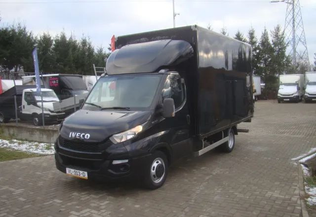 Iveco DAILY 35 C 15 3.0TDI FIRANA Z PRAWEJ STRONY 3.5T DMC WINDA - Closed box van: picture 1 Iveco DAILY 35 C 15 3.0TDI FIRANA Z PRAWEJ STRONY 3.5T DMC WINDA - Closed box van: picture 1