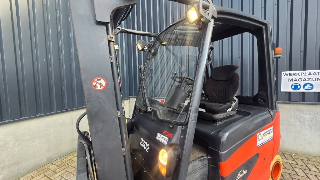 Linde E35 - Electric forklift: picture 5 Linde E35 - Electric forklift: picture 5