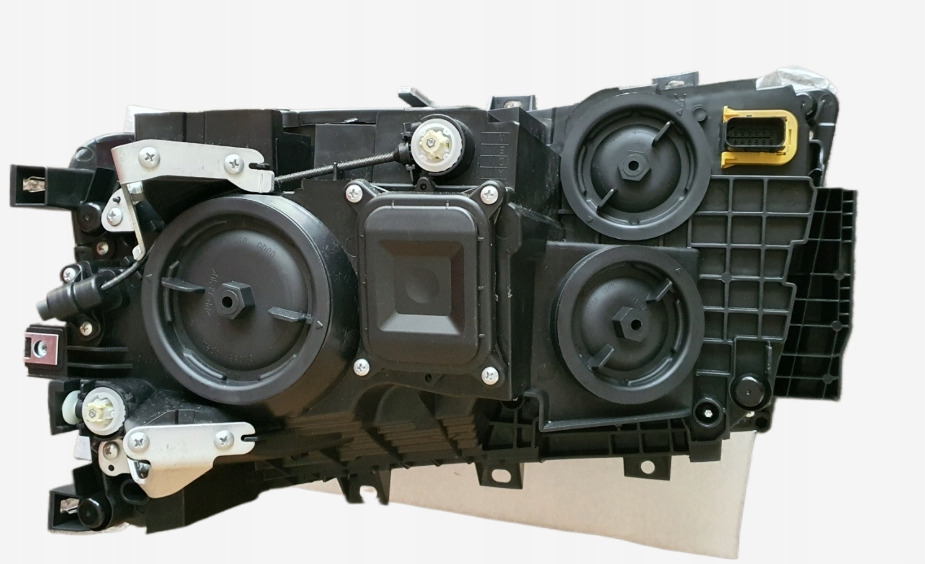 NOWY REFLEKTOR PRAWY SCANIA L,P,G,R,S - Headlight for Truck: picture 3 NOWY REFLEKTOR PRAWY SCANIA L,P,G,R,S - Headlight for Truck: picture 3