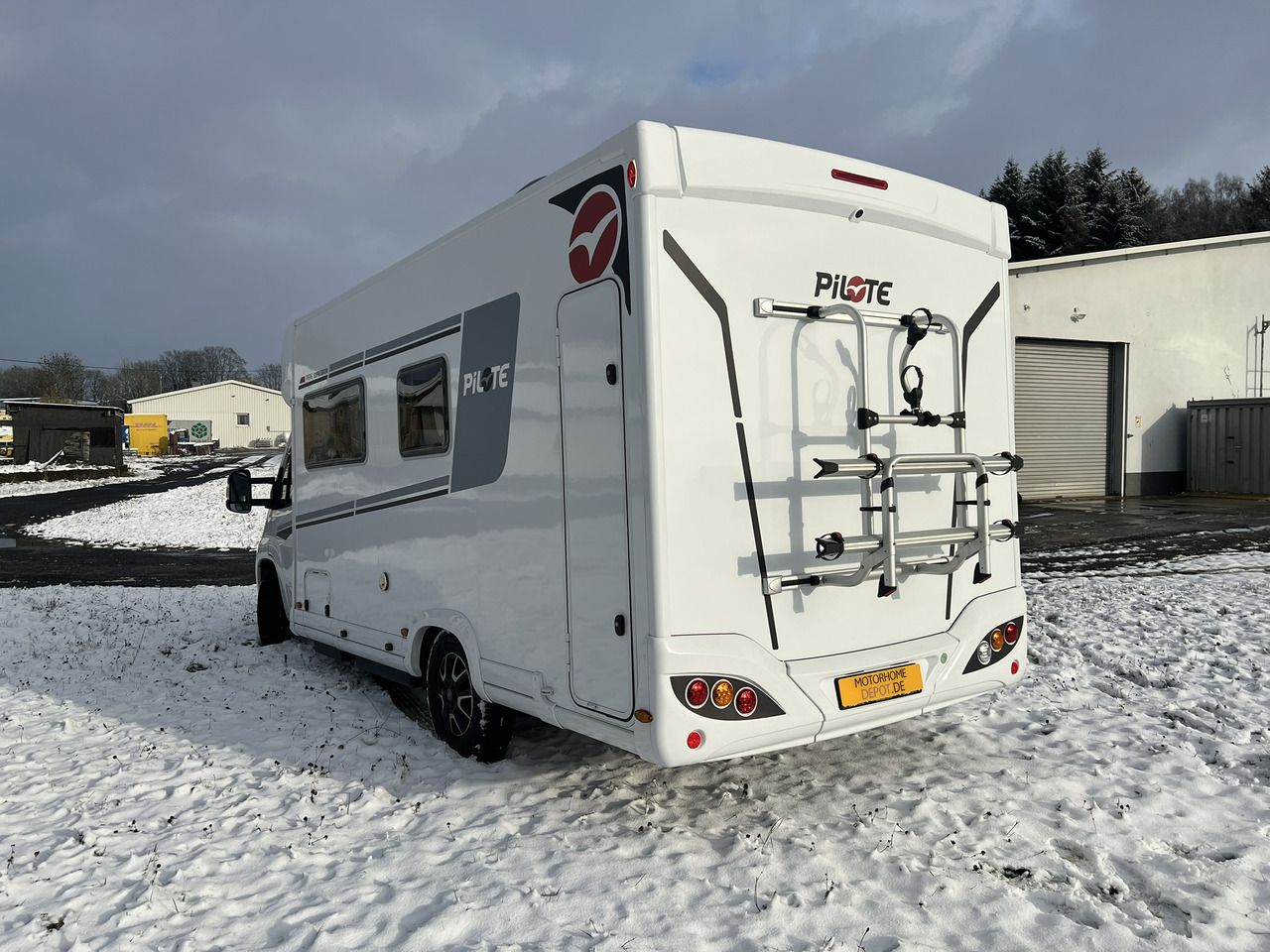 Pilote Pacific P696D Hubbett - Solar - Markise - Semi-integrated motorhome: picture 2 Pilote Pacific P696D Hubbett - Solar - Markise - Semi-integrated motorhome: picture 2