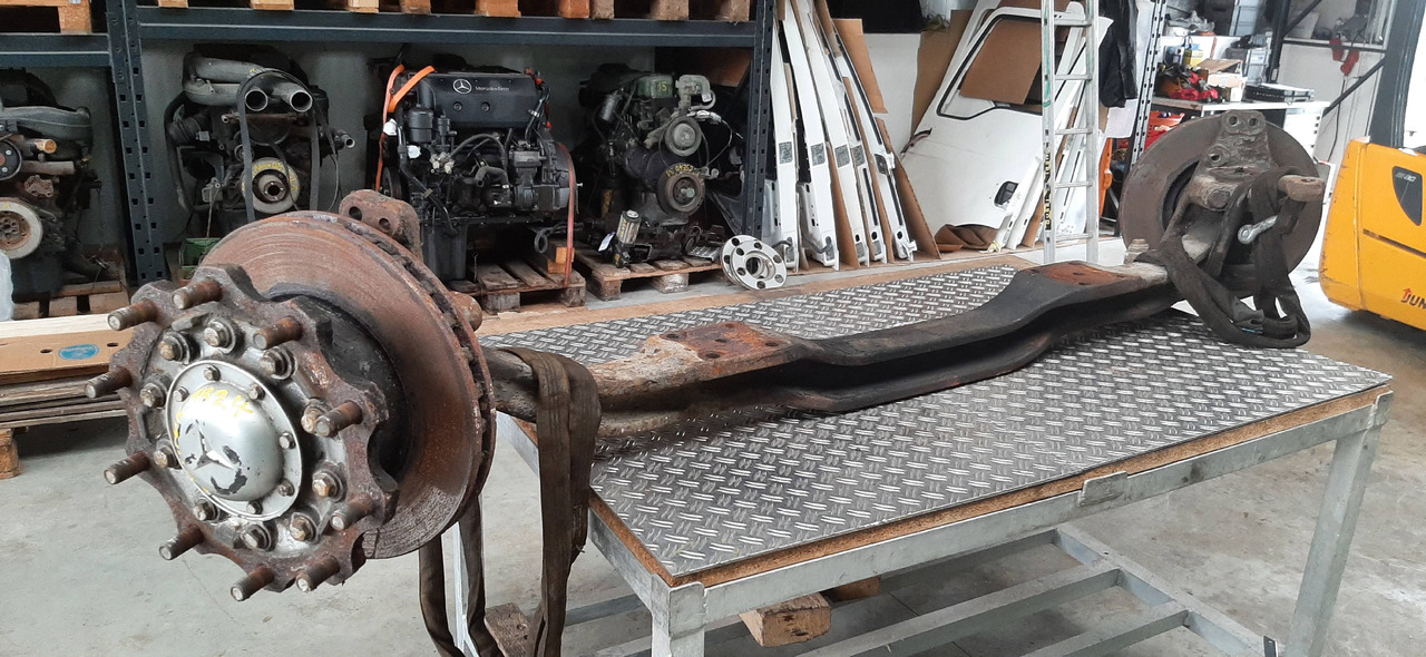 Gebrauchte DB Axor 18.24, Vorderachse, Artikel - Nr. : 81.99999 - 9999 - Front axle for Truck: picture 4 Gebrauchte DB Axor 18.24, Vorderachse, Artikel - Nr. : 81.99999 - 9999 - Front axle for Truck: picture 4