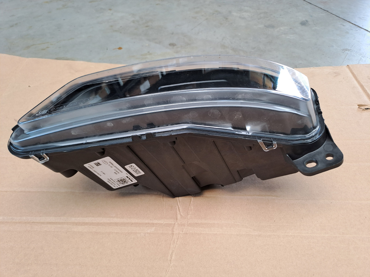 Fog light for Truck Neuwertiger Nebelscheinwerfer MAN TG3 rechts, Artikel - Nr. : 81.25204 - 0002 / 0001: picture 6 Fog light for Truck Neuwertiger Nebelscheinwerfer MAN TG3 rechts, Artikel - Nr. : 81.25204 - 0002 / 0001: picture 6