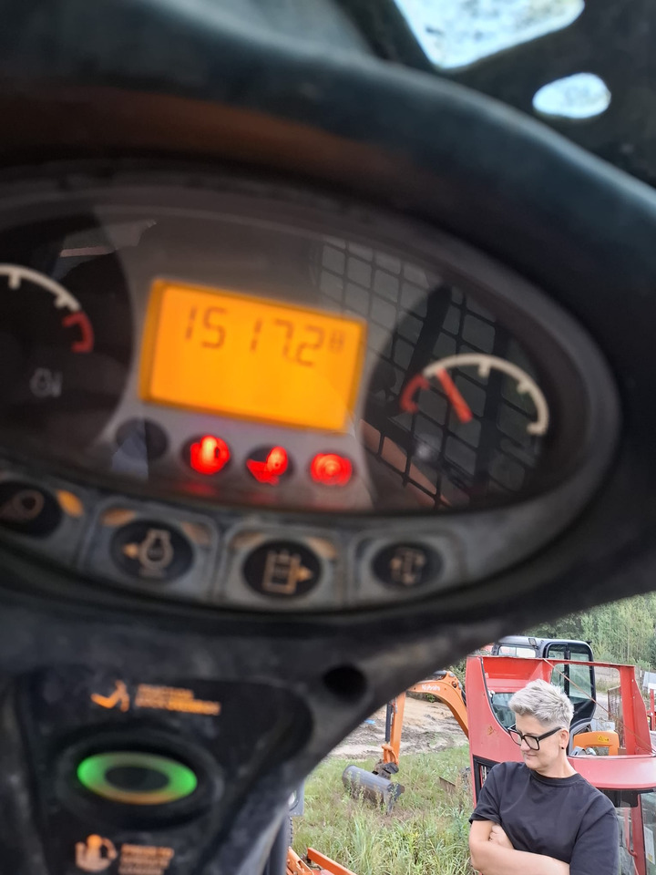 BOBCAT S450 - Skid steer loader: picture 4 BOBCAT S450 - Skid steer loader: picture 4