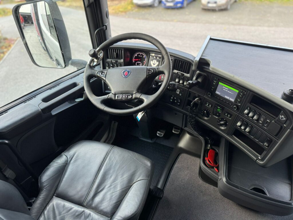 SCANIA R580 - Logging truck, Crane truck: picture 5 SCANIA R580 - Logging truck, Crane truck: picture 5