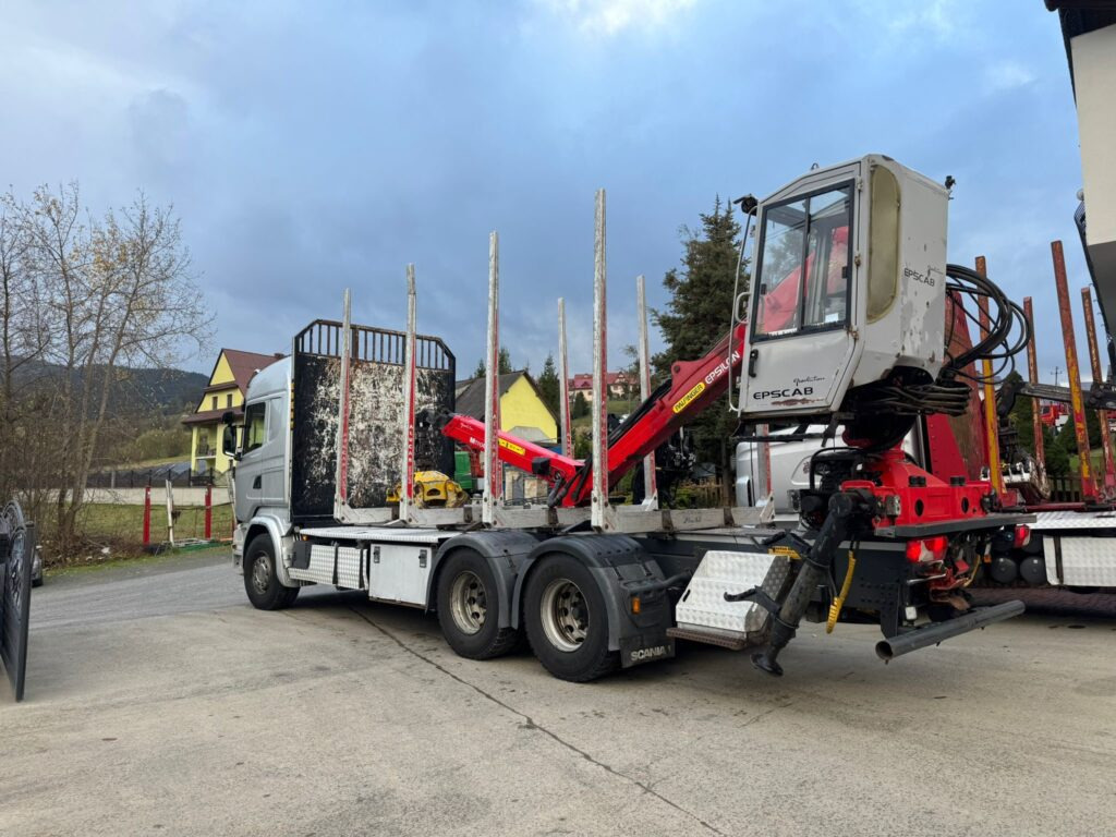 SCANIA R580 - Logging truck, Crane truck: picture 4 SCANIA R580 - Logging truck, Crane truck: picture 4