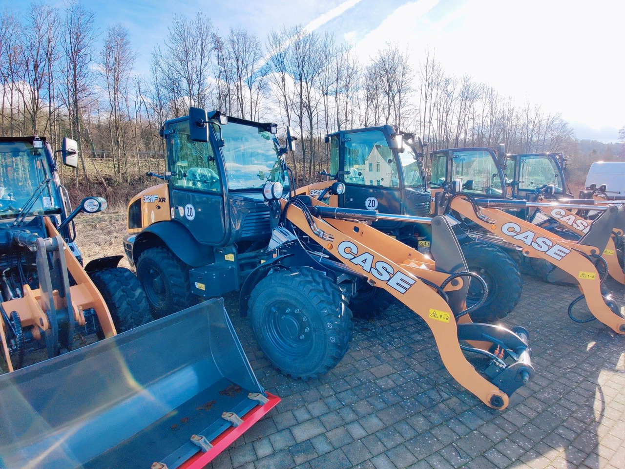 Case 321F STD XR Radlader Deluxe-Kabine XR Kabine Klima Heizung Multifunktionsjoystick - Wheel loader: picture 1 Case 321F STD XR Radlader Deluxe-Kabine XR Kabine Klima Heizung Multifunktionsjoystick - Wheel loader: picture 1