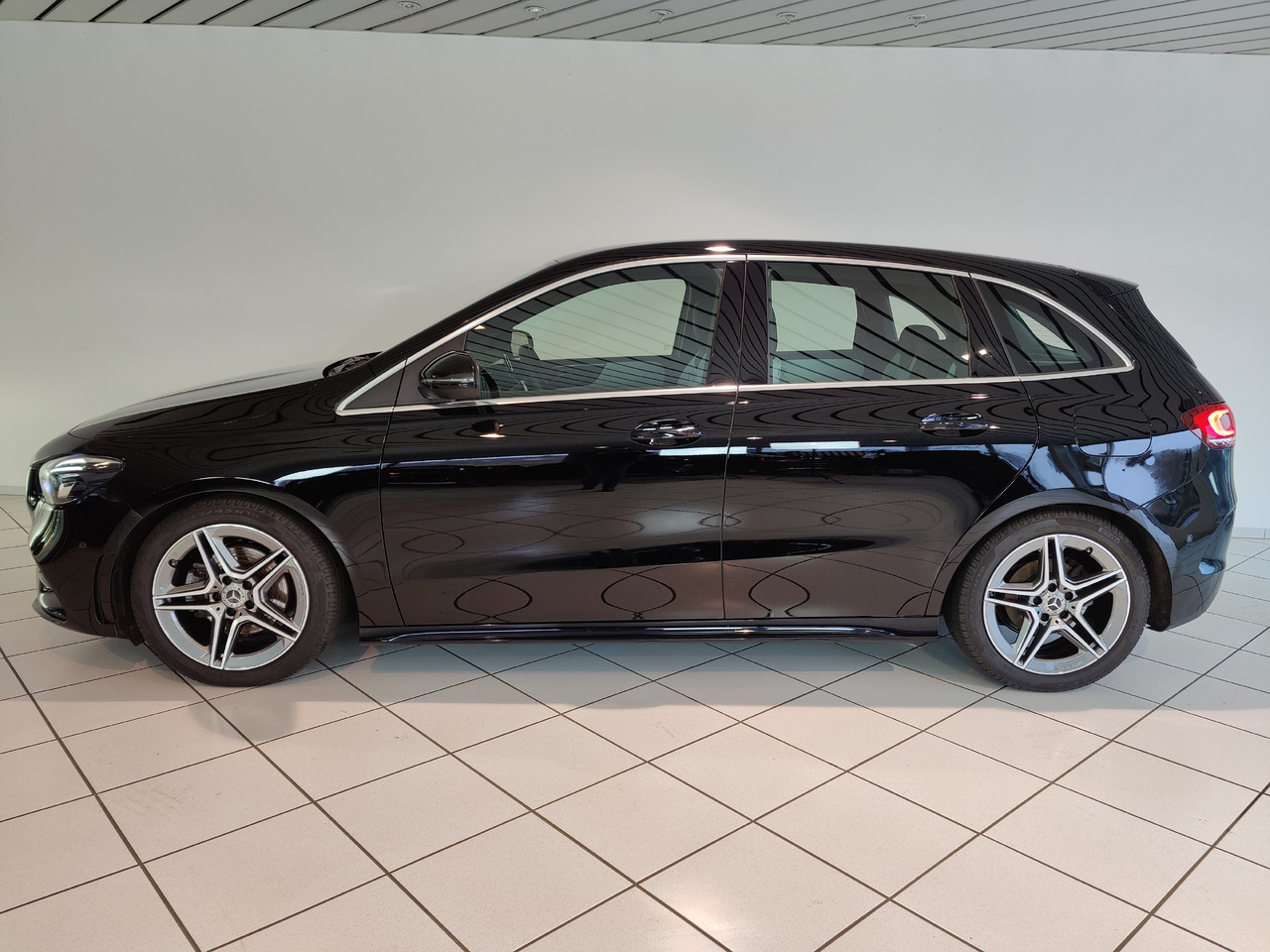 Car Mercedes-Benz B 200 d 8G-DCT AMG Line Navi LED Sport DAB Rükam: picture 8 Car Mercedes-Benz B 200 d 8G-DCT AMG Line Navi LED Sport DAB Rükam: picture 8