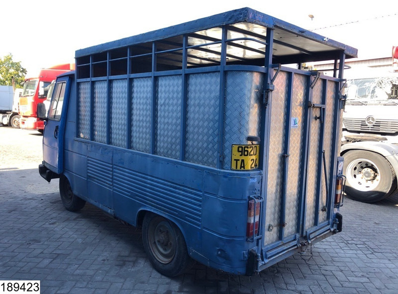 Peugeot J-type J9 Manual, Steel suspension, Animal transport - Commercial truck: picture 3 Peugeot J-type J9 Manual, Steel suspension, Animal transport - Commercial truck: picture 3