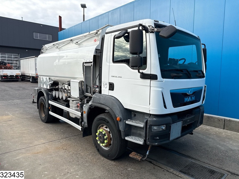 MAN TGM 18 340 4x4, EURO 6, 10500 Liter, 4 Comp. - Tanker truck: picture 3 MAN TGM 18 340 4x4, EURO 6, 10500 Liter, 4 Comp. - Tanker truck: picture 3