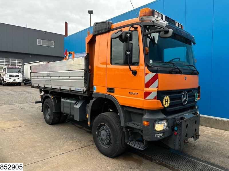 Mercedes-Benz Actros 1832 4X4, Grit spreader, Snow plough, Tipper - Tipper: picture 3 Mercedes-Benz Actros 1832 4X4, Grit spreader, Snow plough, Tipper - Tipper: picture 3