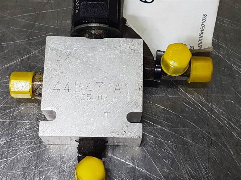 Case 621D-CNH 445471A1-Valve/Ventile/Ventiel - Hydraulics for Construction machinery: picture 3 Case 621D-CNH 445471A1-Valve/Ventile/Ventiel - Hydraulics for Construction machinery: picture 3