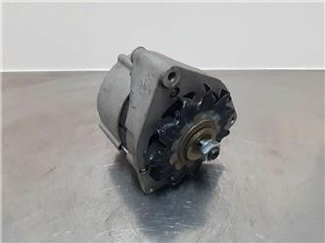 Deutz 28V 27A - Alternator/Lichtmaschine/Dynamo - Engine for Construction machinery: picture 1 Deutz 28V 27A - Alternator/Lichtmaschine/Dynamo - Engine for Construction machinery: picture 1