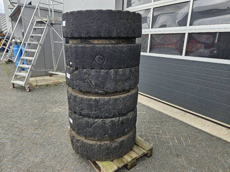 Liebherr 10.00-20 - Tire/Reifen/Band - Wheels and tires for Construction machinery: picture 2 Liebherr 10.00-20 - Tire/Reifen/Band - Wheels and tires for Construction machinery: picture 2