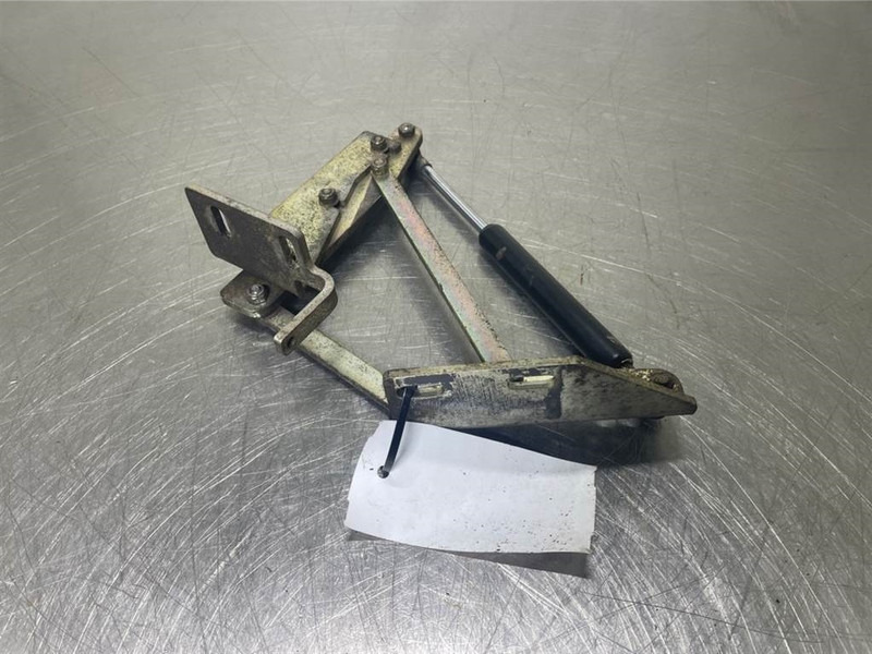 Schaeff SKL834-0451019031-Hinge left/Scharnier - Frame/ Chassis for Construction machinery: picture 3 Schaeff SKL834-0451019031-Hinge left/Scharnier - Frame/ Chassis for Construction machinery: picture 3