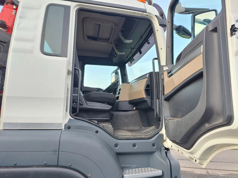 Tipper, Crane truck MAN Tridem 8x4 Euro6 Kipper Kraan Fassi F365: picture 20