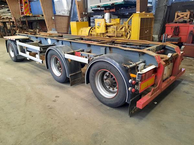 Floor FLA-3-101 - Container transporter/ Swap body semi-trailer: picture 3 Floor FLA-3-101 - Container transporter/ Swap body semi-trailer: picture 3