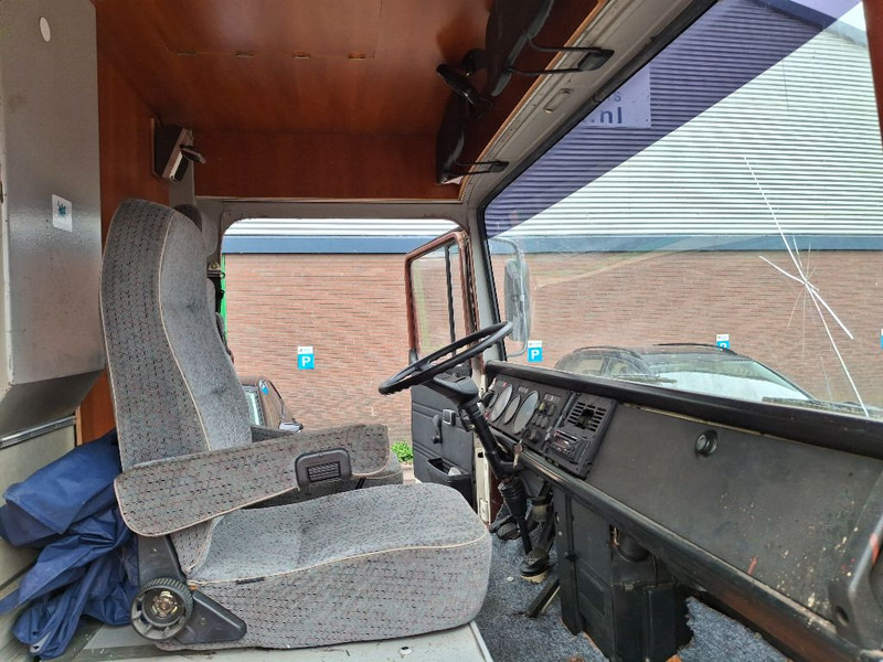 Truck Mercedes-Benz LP 813: picture 8