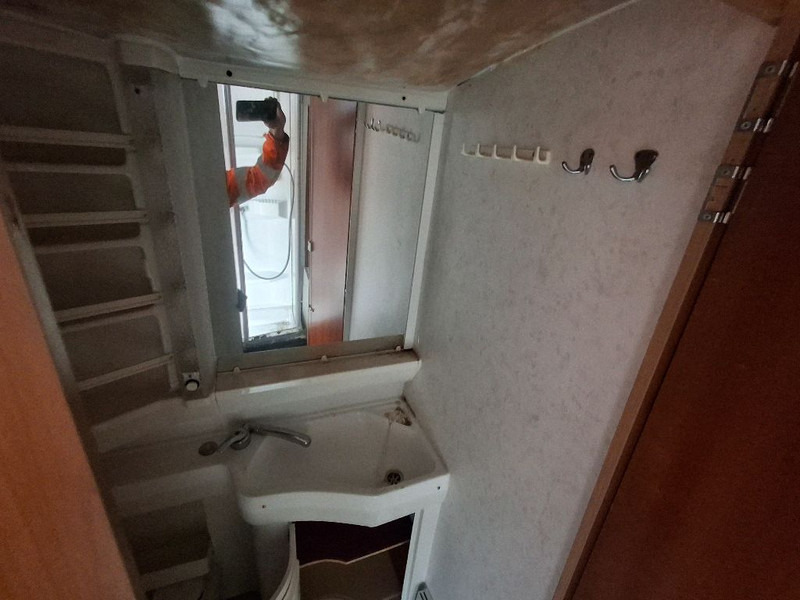 Truck Mercedes-Benz LP 813: picture 14