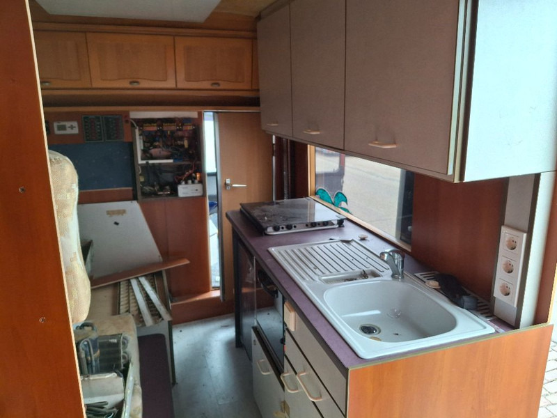 Truck Mercedes-Benz LP 813: picture 9