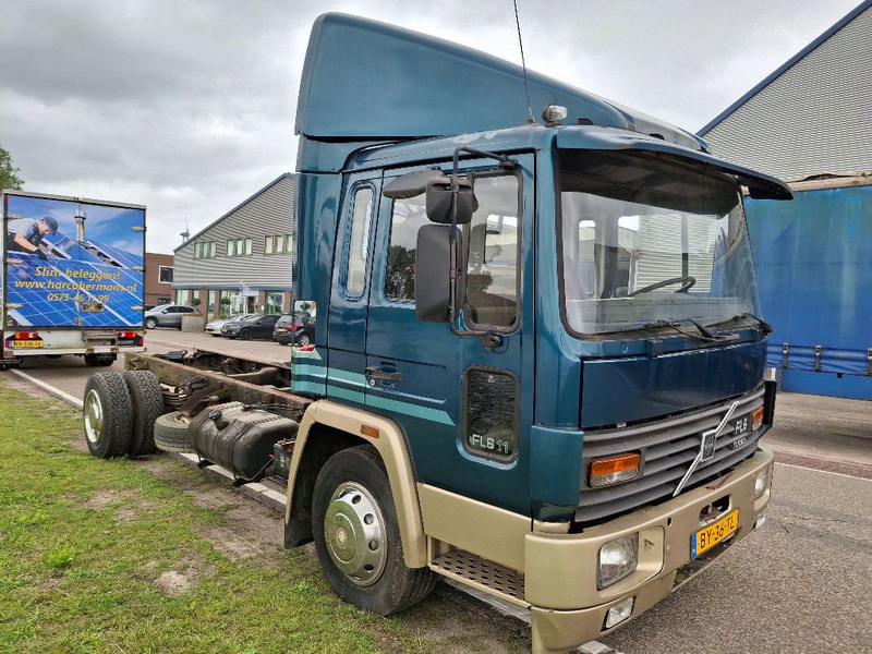 Cab chassis truck Volvo FL611: picture 11