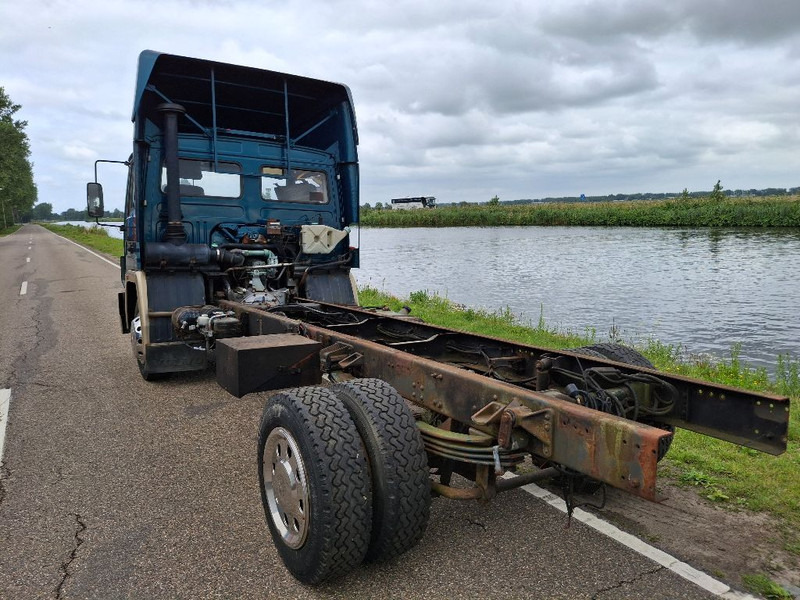 Cab chassis truck Volvo FL611: picture 15