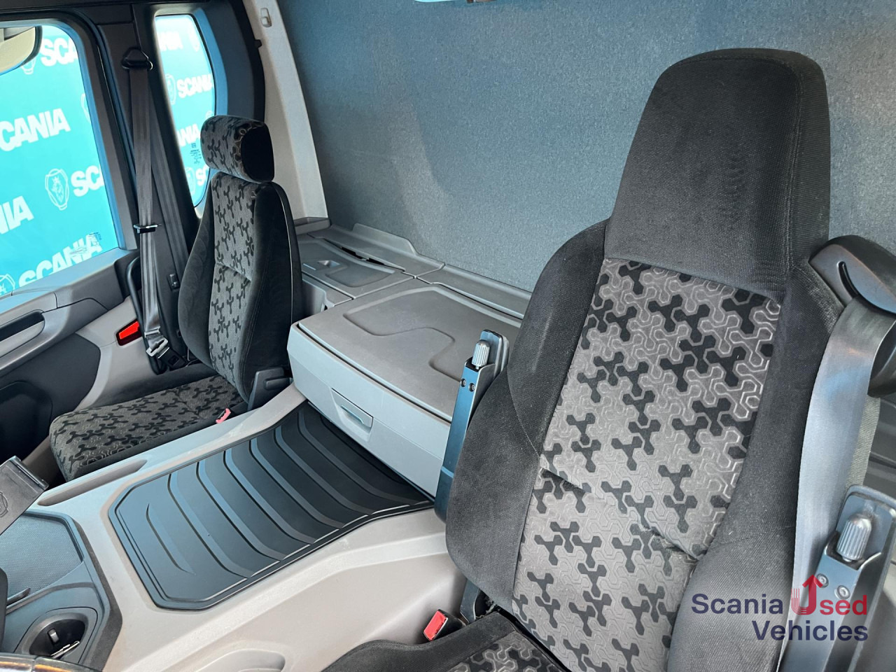 SCANIA P 320 B6x2*4NB RETARDER FULL AIR 8T 7.2x2.5x2.35M - Box truck: picture 3 SCANIA P 320 B6x2*4NB RETARDER FULL AIR 8T 7.2x2.5x2.35M - Box truck: picture 3