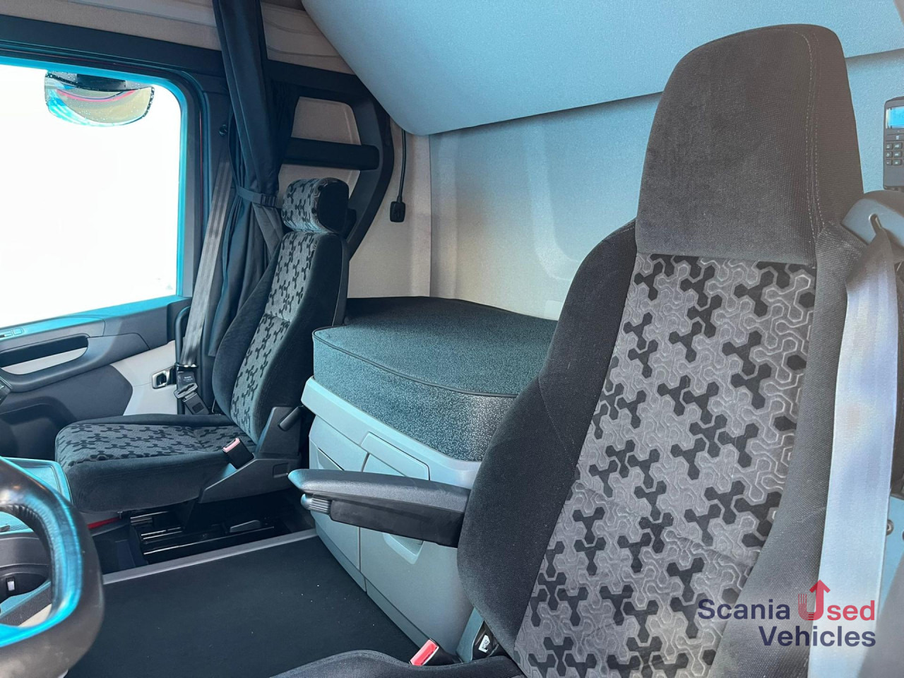 SCANIA R 410 A4x2NA RETARDER LED NAVI - Tractor truck: picture 3 SCANIA R 410 A4x2NA RETARDER LED NAVI - Tractor truck: picture 3