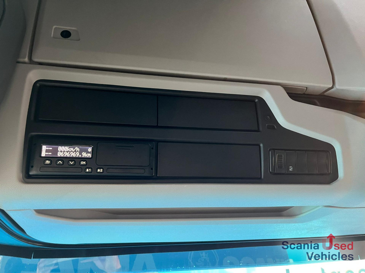 SCANIA R 450 A4x2NA RETARDER 8T DIFF-L SMART2 - Tractor truck: picture 4 SCANIA R 450 A4x2NA RETARDER 8T DIFF-L SMART2 - Tractor truck: picture 4