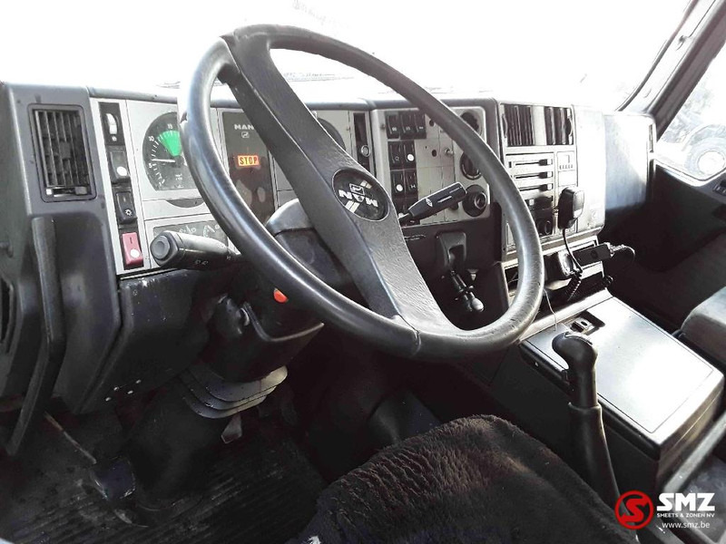 Interior photo 2: Tractor truck MAN 27.463 6x6