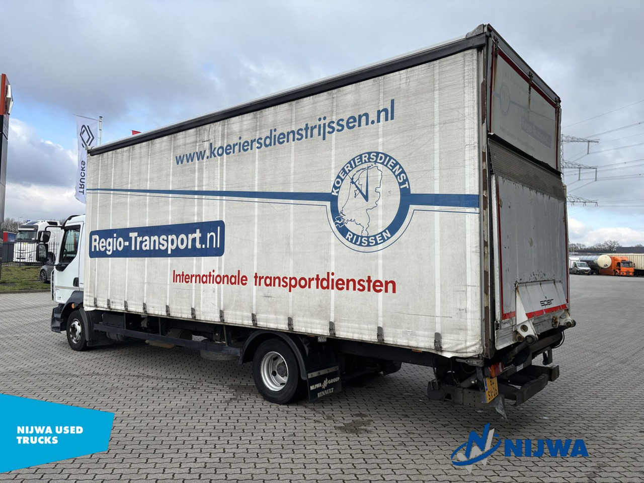Renault MIDLUM 220 4x2 Schuifzeil + Laadklep - Curtain side truck: picture 4 Renault MIDLUM 220 4x2 Schuifzeil + Laadklep - Curtain side truck: picture 4
