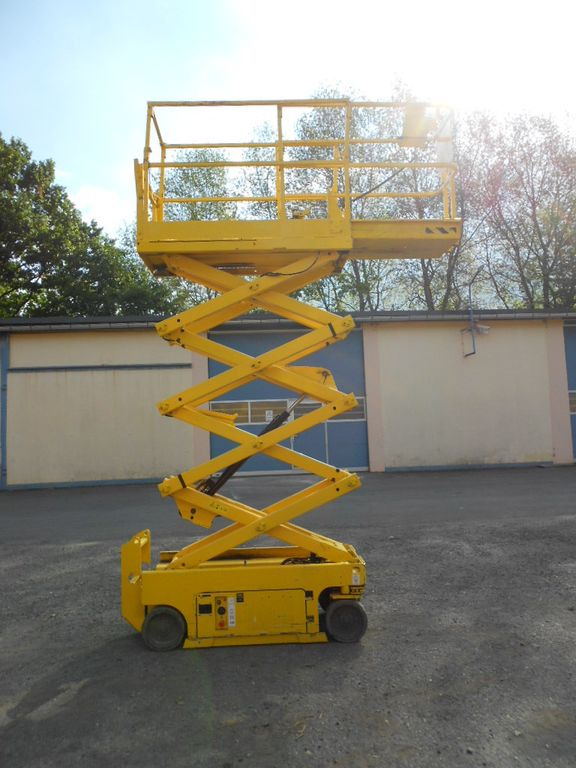 Genie GS 1930, Scherenarbeitsbühne Genie 8 m - Scissor lift: picture 1 Genie GS 1930, Scherenarbeitsbühne Genie 8 m - Scissor lift: picture 1