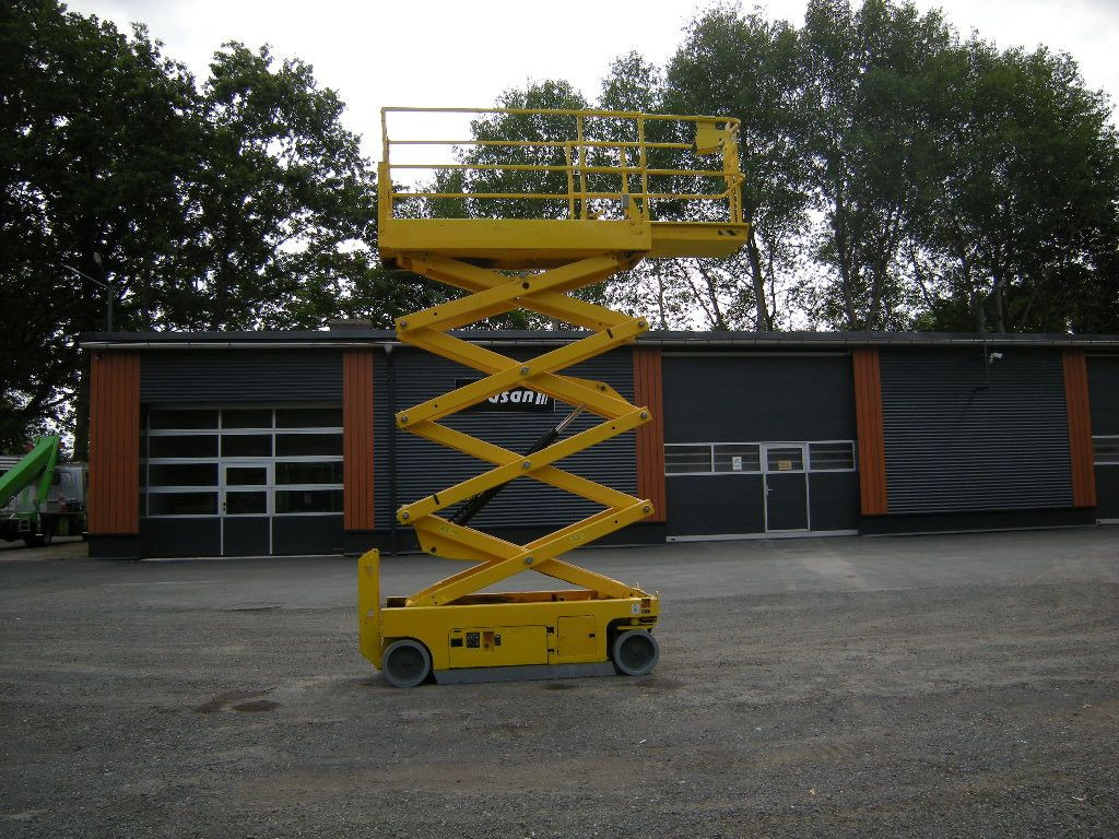 Genie GS 2632, Scherenarbeitsbühne Genie 10 m - Truck with aerial platform: picture 1 Genie GS 2632, Scherenarbeitsbühne Genie 10 m - Truck with aerial platform: picture 1